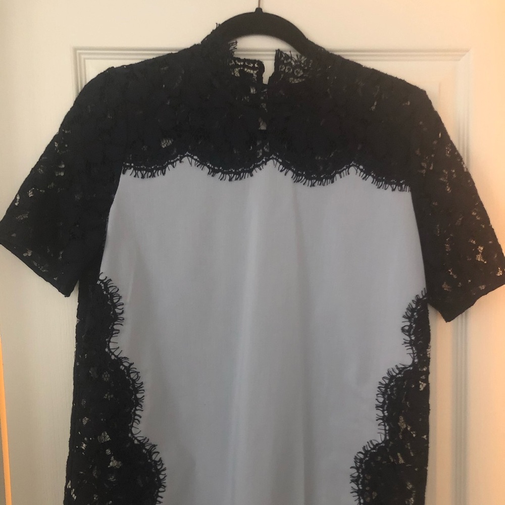 Gorgeous lace Halogen high neck top